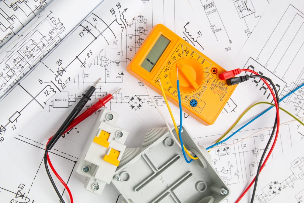Schemi elettrici, elettronici, e multimetro