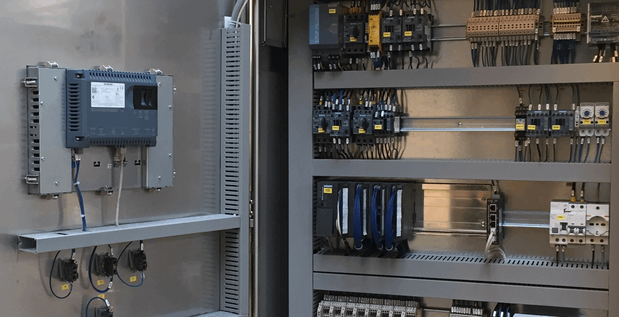 Quadro elettrico con componenti d'automazione
