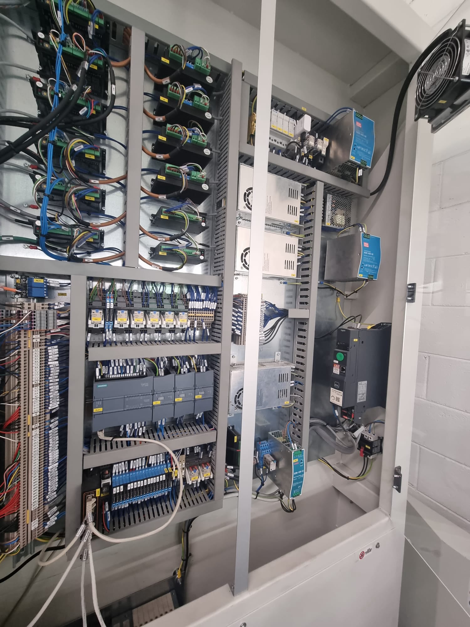 Interno del quadro elettrico completato